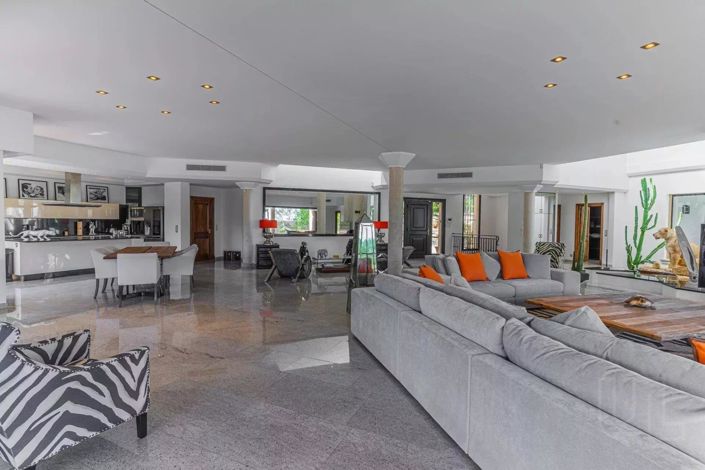 Image No.8-6 Bed House for sale