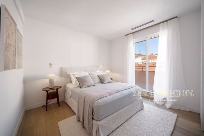 Image No.8-3 Bed Property for sale