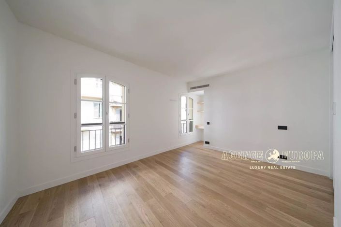 Image No.5-3 Bed Property for sale