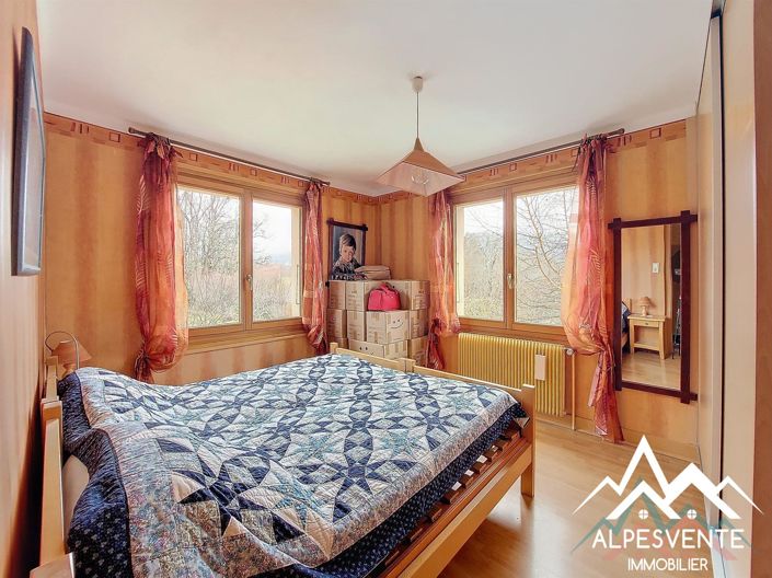 Image No.6-5 Bed House for sale