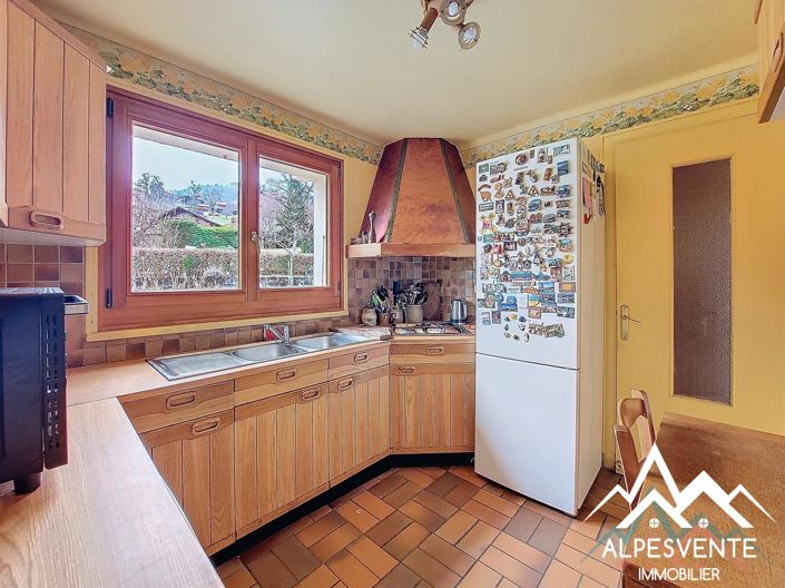 Image No.9-5 Bed House for sale