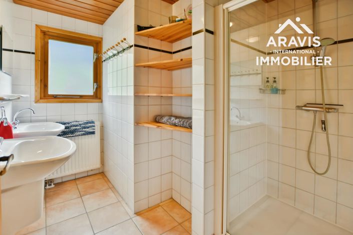 Image No.11-6 Bed House for sale