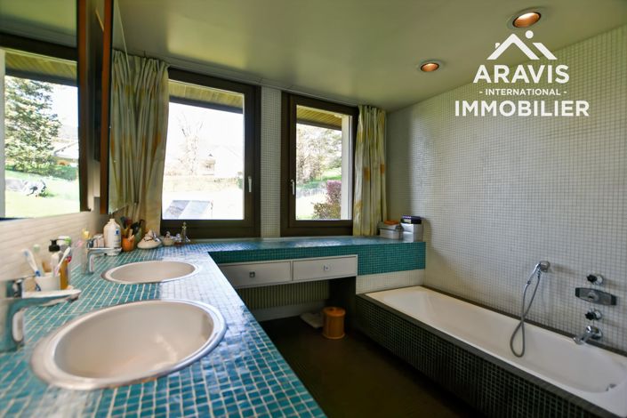 Image No.10-3 Bed House for sale