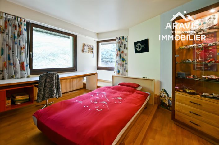 Image No.11-3 Bed House for sale