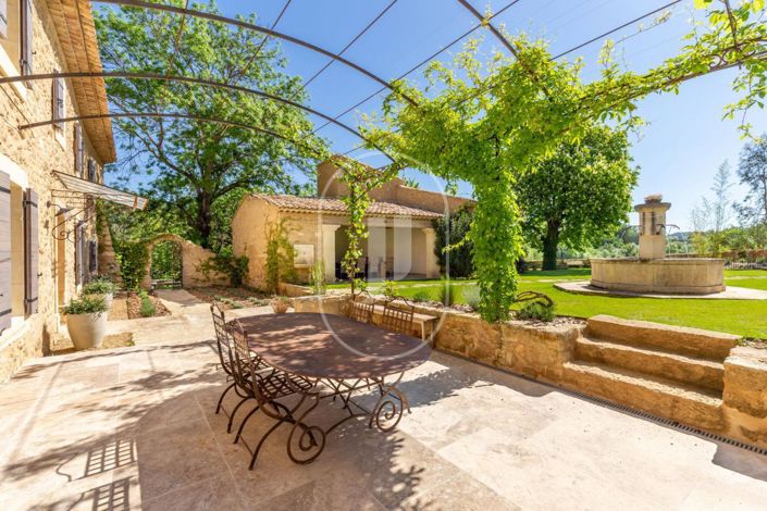 Image No.12-8 Bed Property for sale