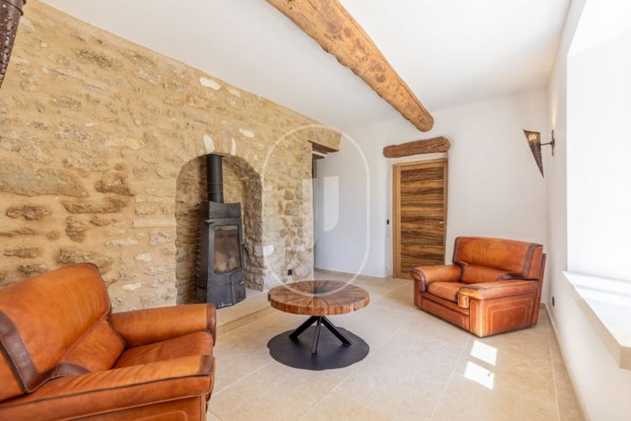 Image No.8-8 Bed Property for sale