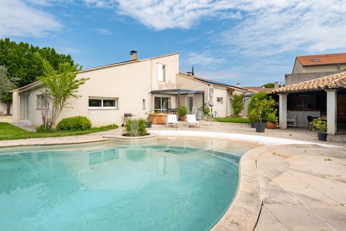 Image No.17-7 Bed House for sale