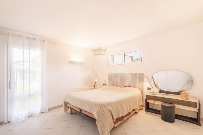 Image No.6-7 Bed House for sale