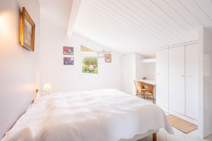 Image No.9-7 Bed House for sale