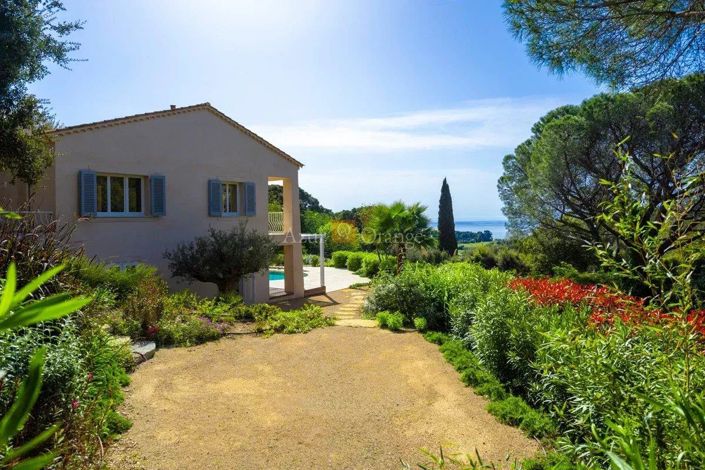 Image No.1-6 Bed House for sale