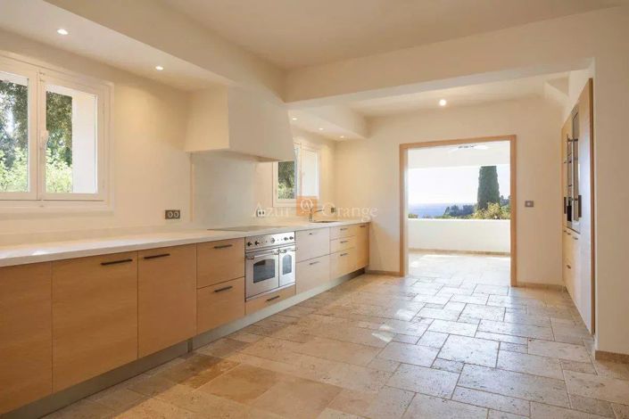 Image No.12-6 Bed House for sale