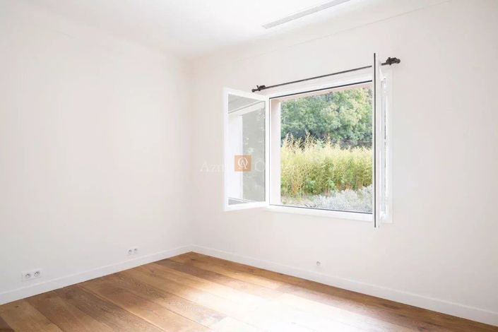 Image No.14-6 Bed House for sale