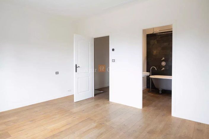 Image No.15-6 Bed House for sale