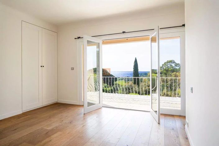 Image No.18-6 Bed House for sale