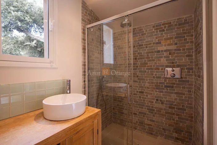 Image No.20-6 Bed House for sale