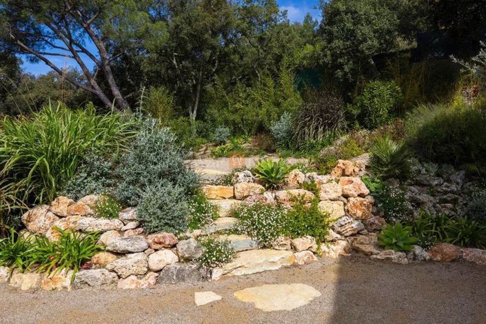 Image No.28-6 Bed House for sale