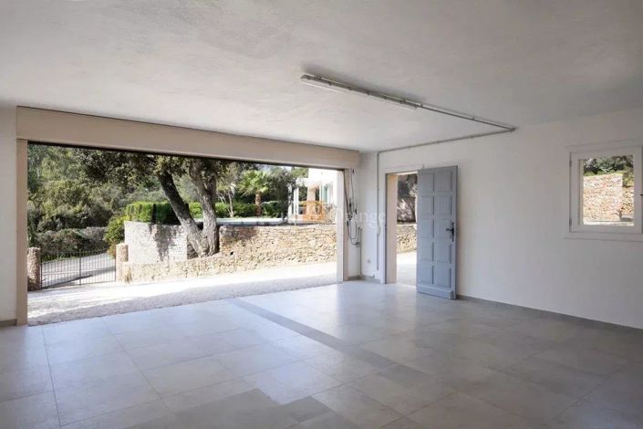 Image No.32-6 Bed House for sale