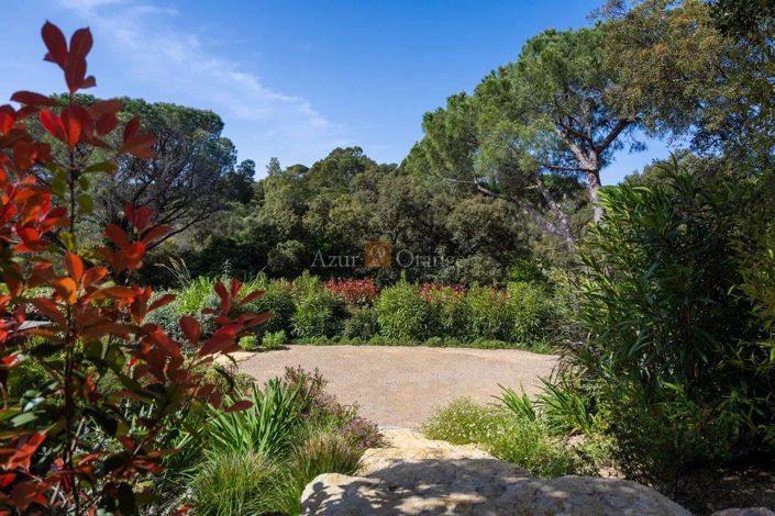 Image No.37-6 Bed House for sale