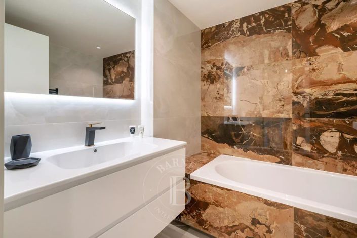 Image No.10-3 Bed Apartment for sale