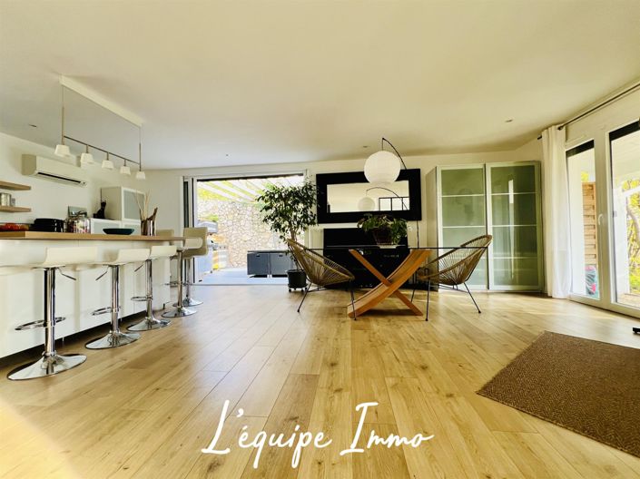 Image No.10-3 Bed House for sale