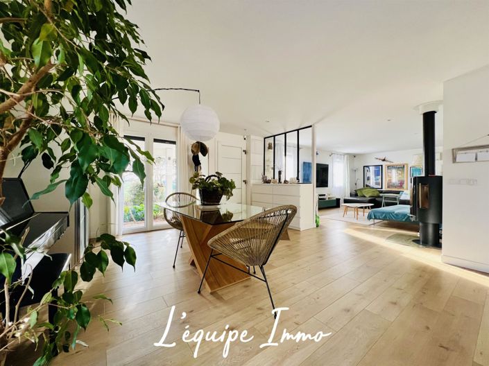 Image No.8-3 Bed House for sale