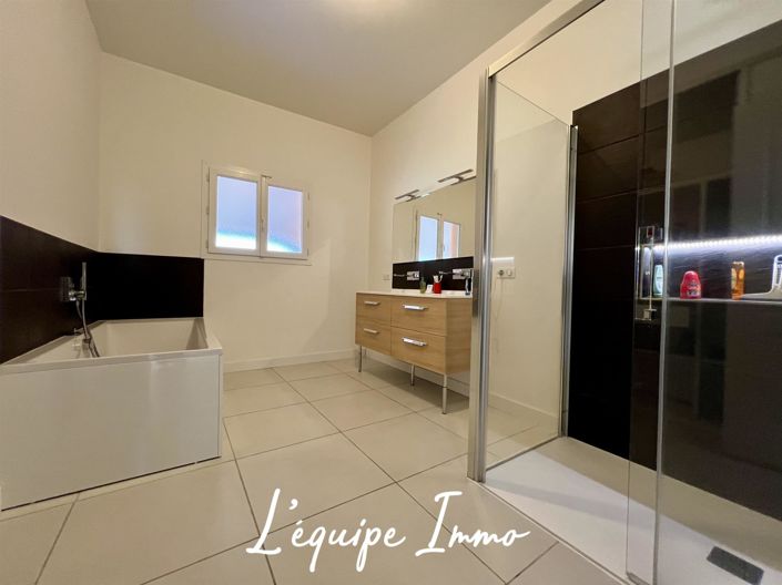 Image No.10-3 Bed House for sale