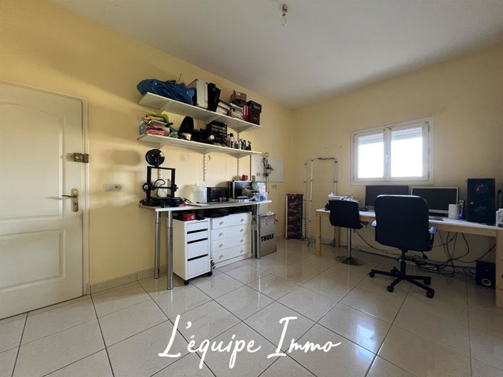 Image No.11-3 Bed House for sale