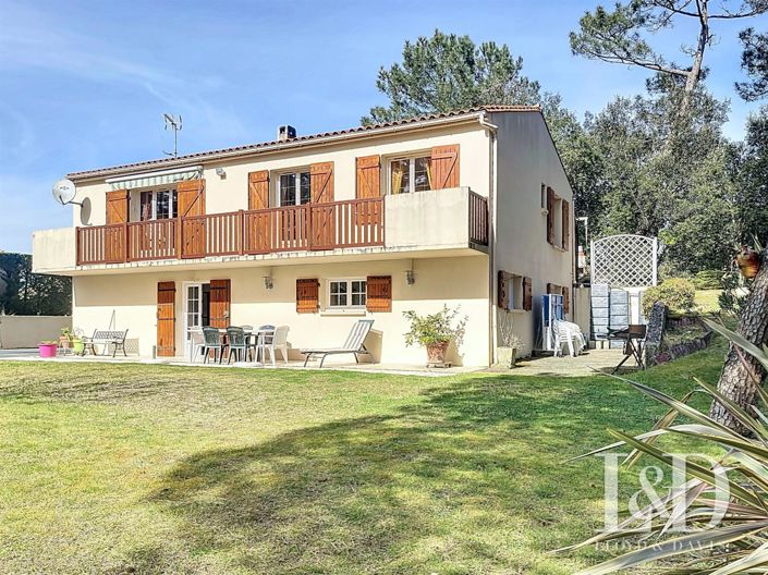 Image No.1-4 Bed House for sale