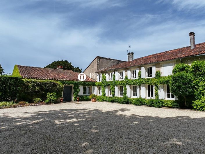 Image No.1-6 Bed Property for sale
