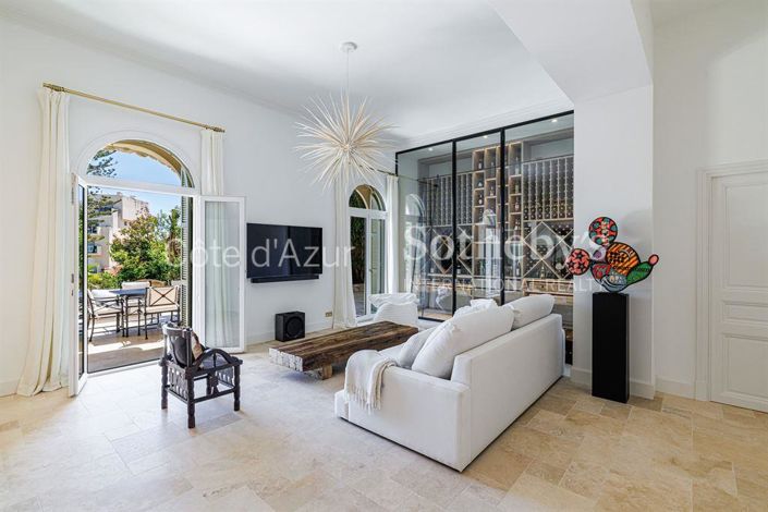 Image No.10-5 Bed Property for sale