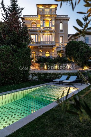 Image No.20-5 Bed Property for sale