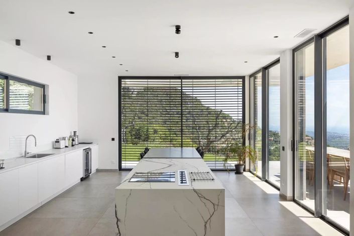 Image No.8-5 Bed House for sale