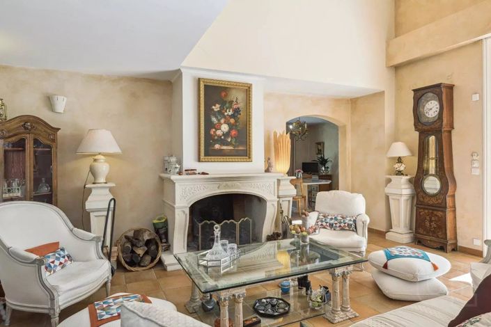 Image No.1-5 Bed House for sale