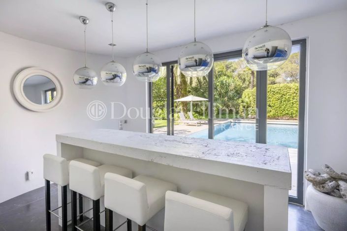 Image No.10-5 Bed House for sale