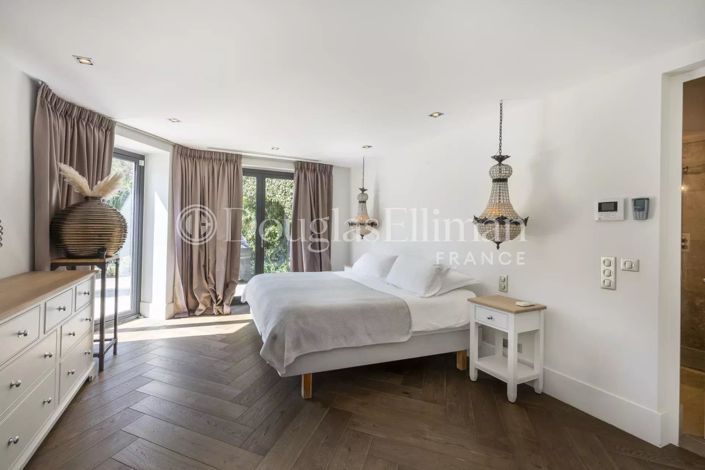 Image No.11-5 Bed House for sale