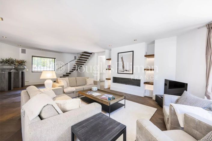 Image No.5-5 Bed House for sale