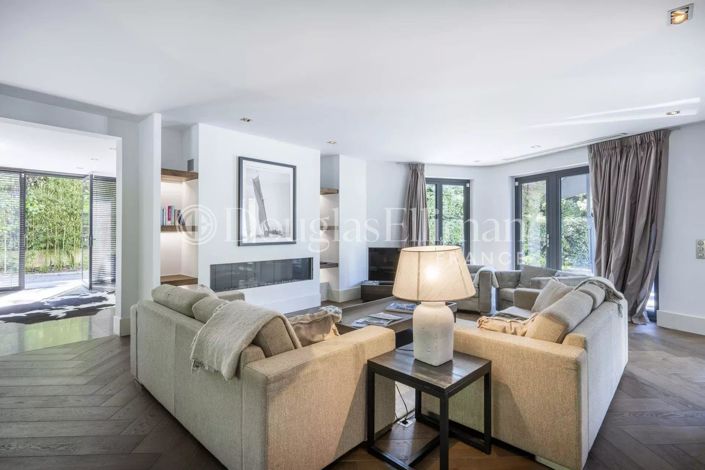 Image No.6-5 Bed House for sale