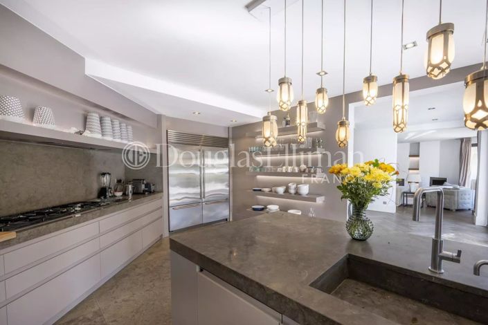 Image No.7-5 Bed House for sale