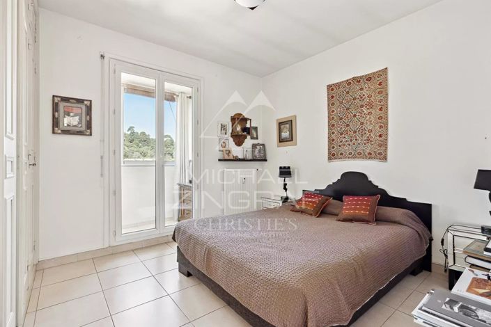 Image No.9-5 Bed Apartment for sale