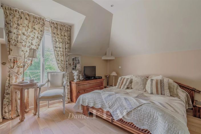 Image No.24-6 Bed House for sale