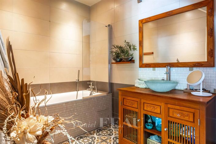 Image No.26-6 Bed House for sale