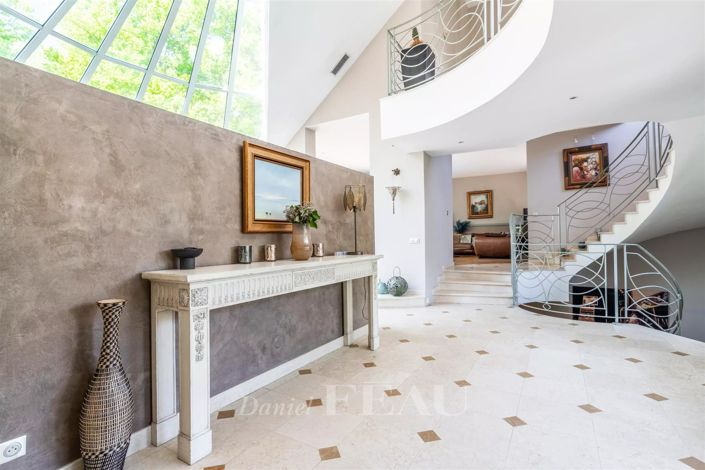 Image No.6-6 Bed House for sale