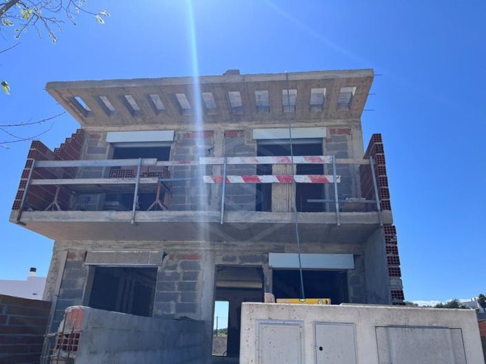 Image No.1-3 Bed House for sale