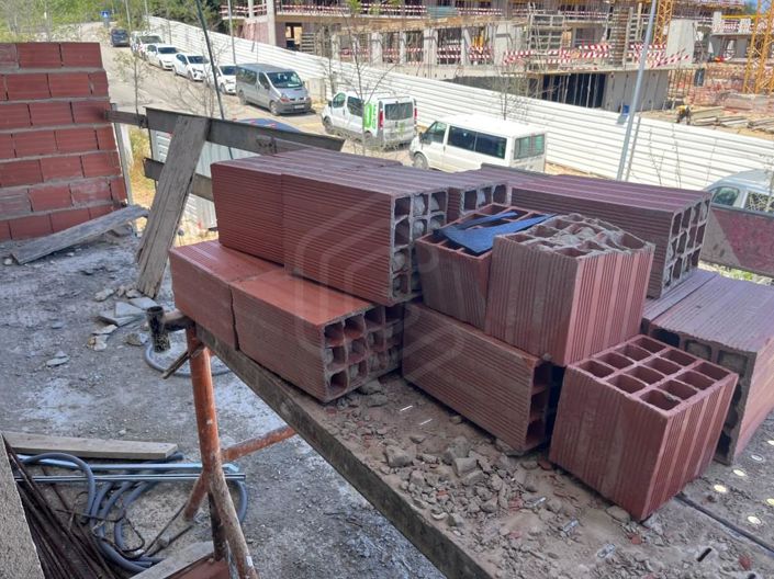 Image No.10-3 Bed House for sale