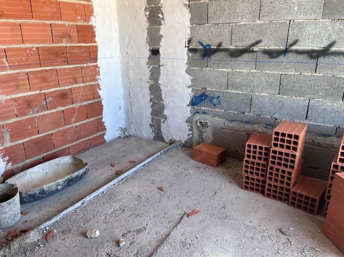 Image No.11-3 Bed House for sale