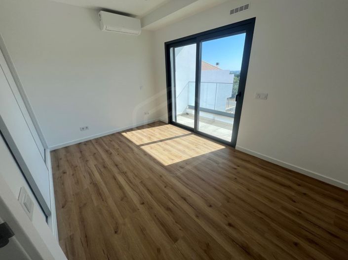 Image No.12-3 Bed House for sale