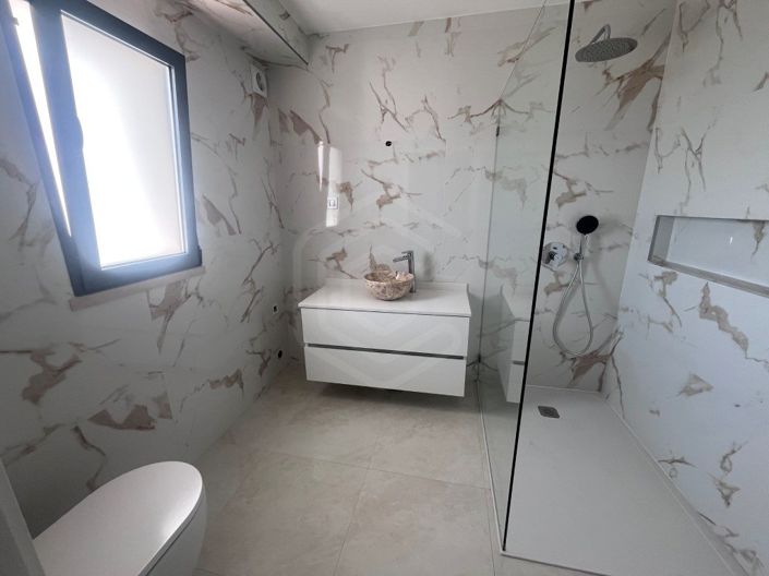 Image No.17-3 Bed House for sale