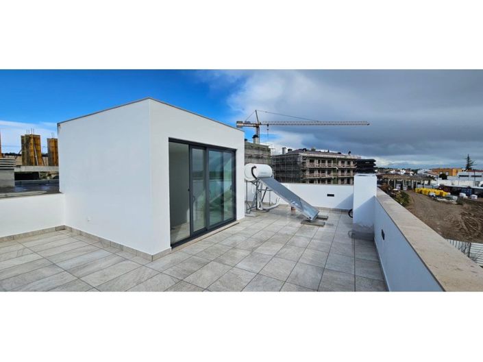 Image No.19-3 Bed House for sale