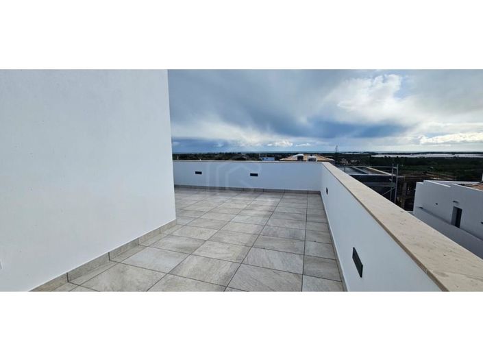 Image No.21-3 Bed House for sale