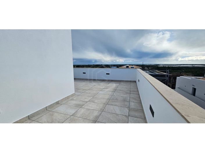 Image No.23-3 Bed House for sale